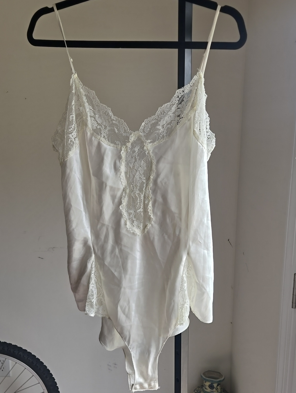 Victoria Secret Lace Trim Ivory Camisole Bodysuit Teddi Size: M